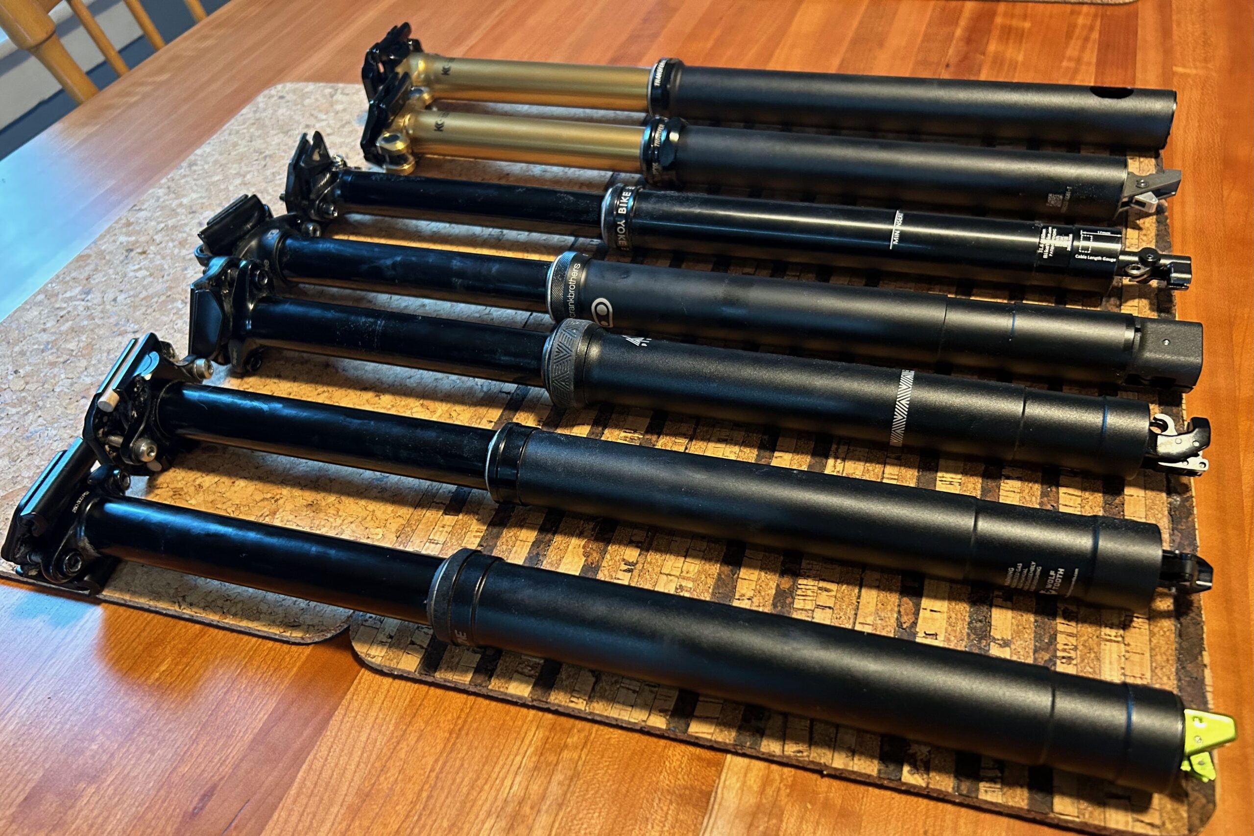 Dropper posts side by side