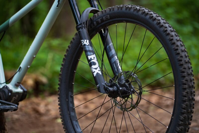Priority Bicycles 600HXT FOX 34 up front