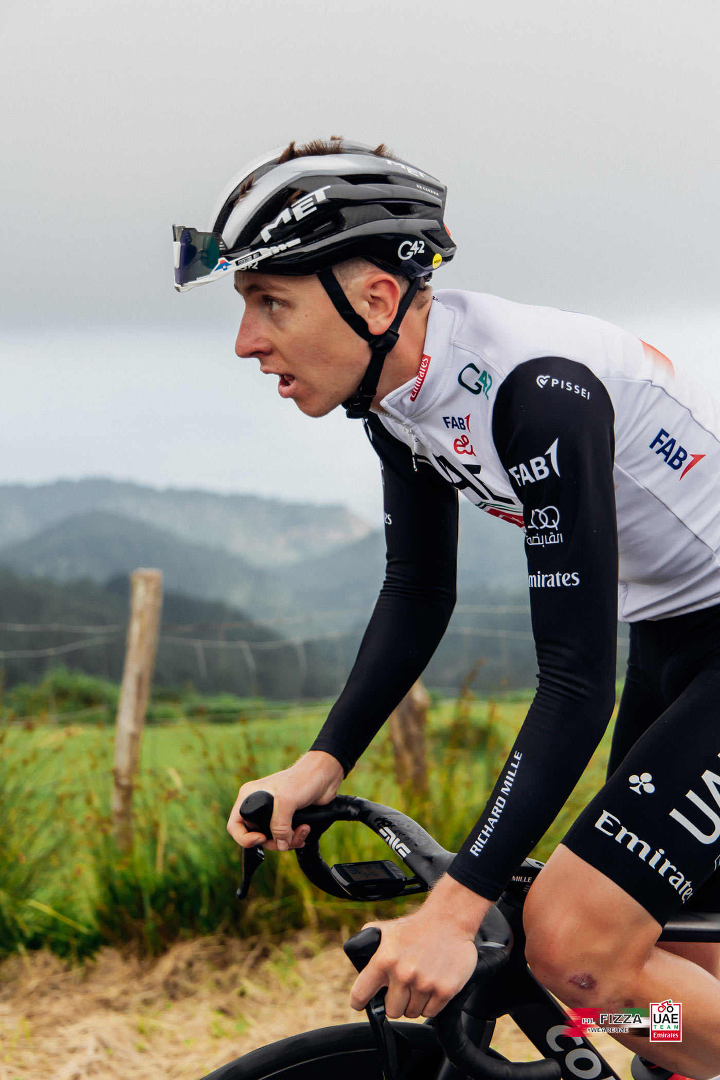 Tadej Pogacar riding prototype ENVE one-piece SES aero handlebar-stem cockpit in tour de france 2023