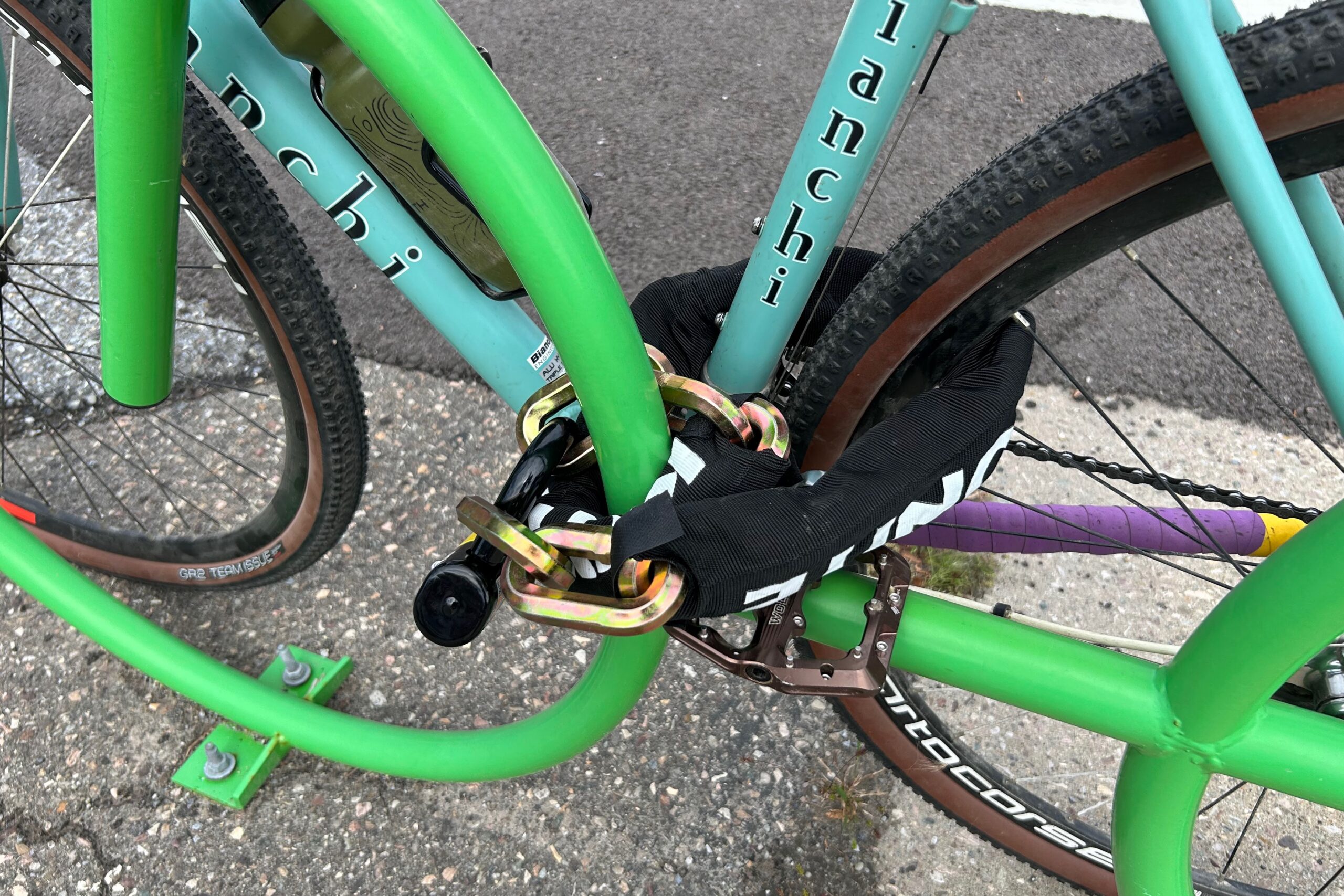 The Kryptonite New York Fahgettaboudit Chain 1410 bike lock in use locking a bike to a bike rack