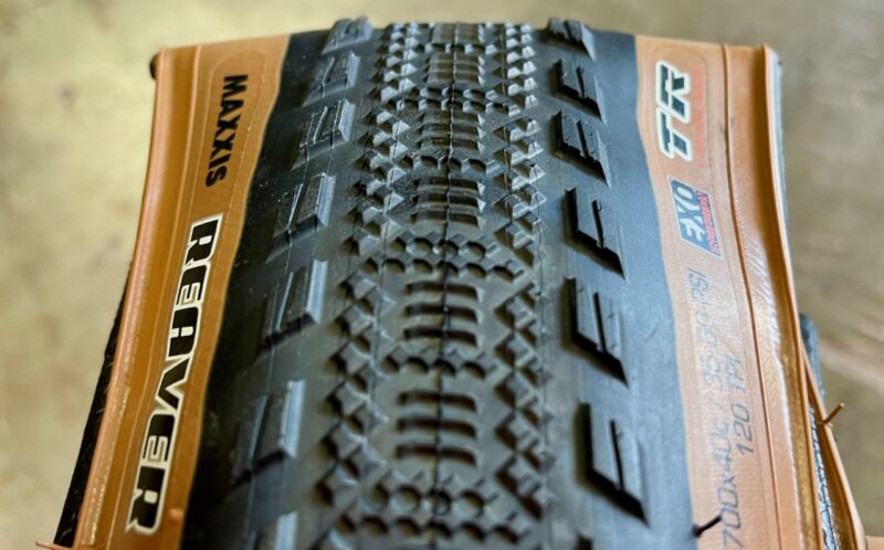 Maxxis Reaver tread close up