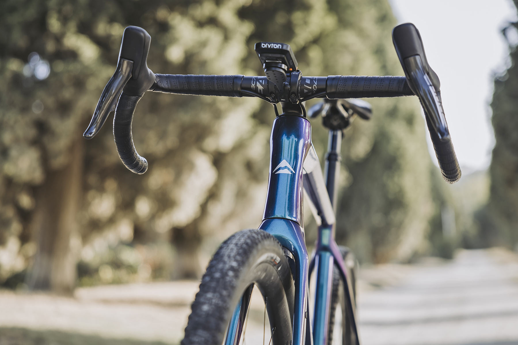 2024 Merida Silex versatile all-rounder carbon gravel bike, integrated cable routing