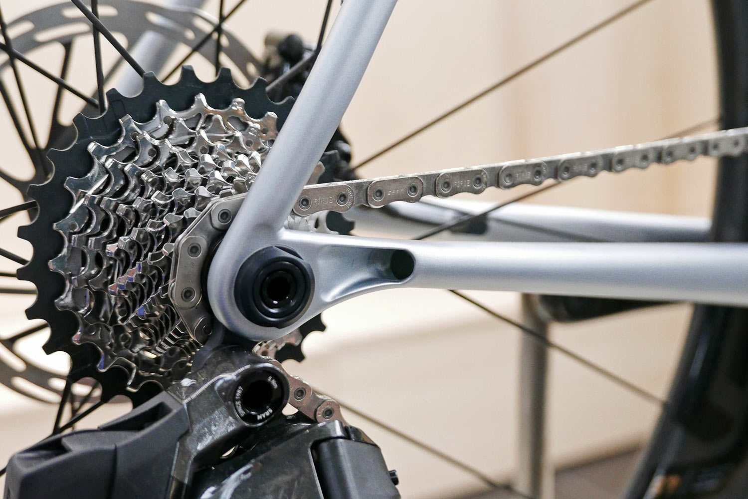 Repete R3 Reason fully integrated handmade modern steel road bike, cast dropout