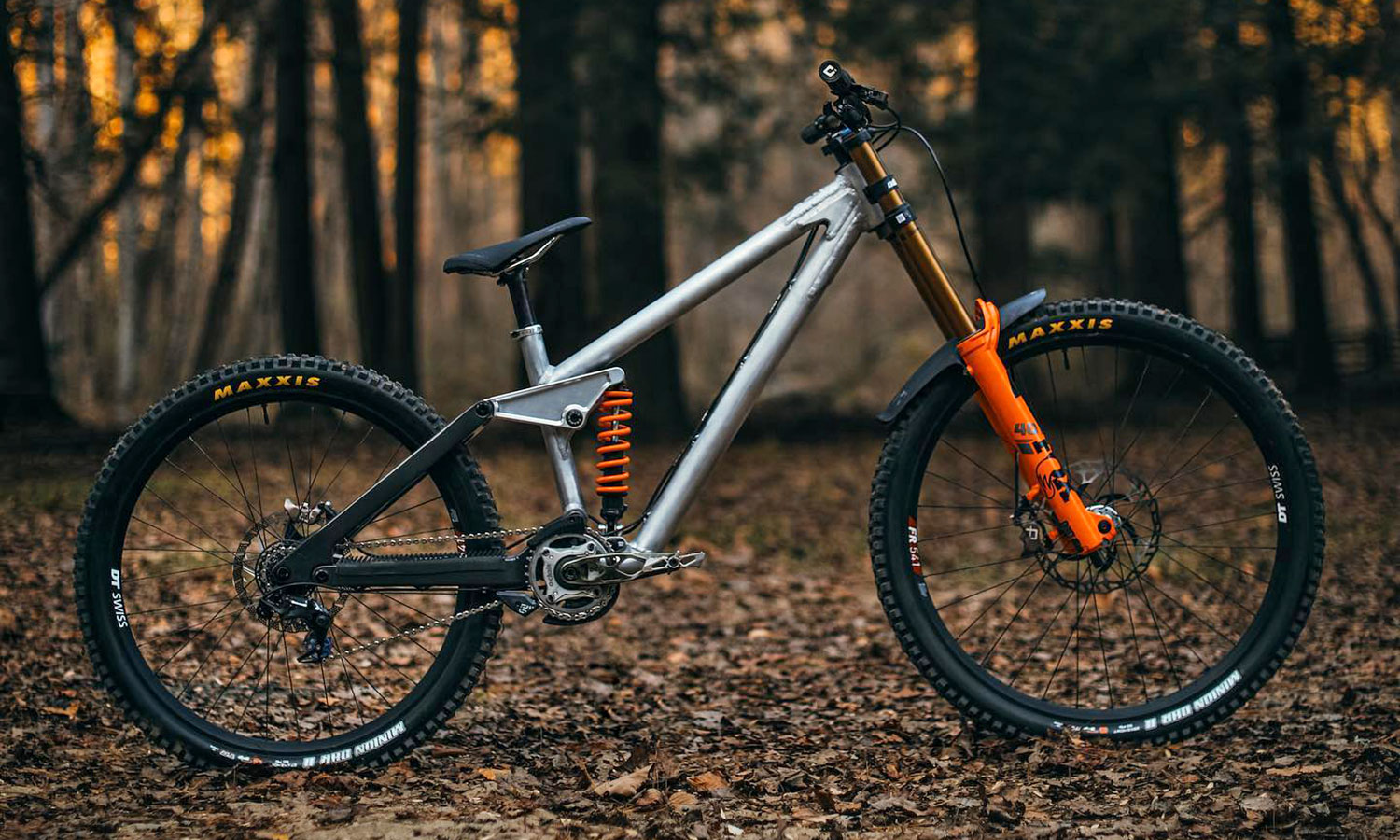 Frameworks DH bike frame, pre-order aluminum & carbon downhill bike project of Neko Mulally's complete bike