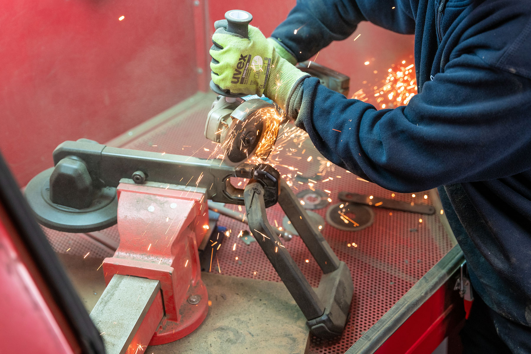 Hiplok 1000 Series anti-theft angle-grinder-resistant bike locks & wall/floor anchors, trying to cut