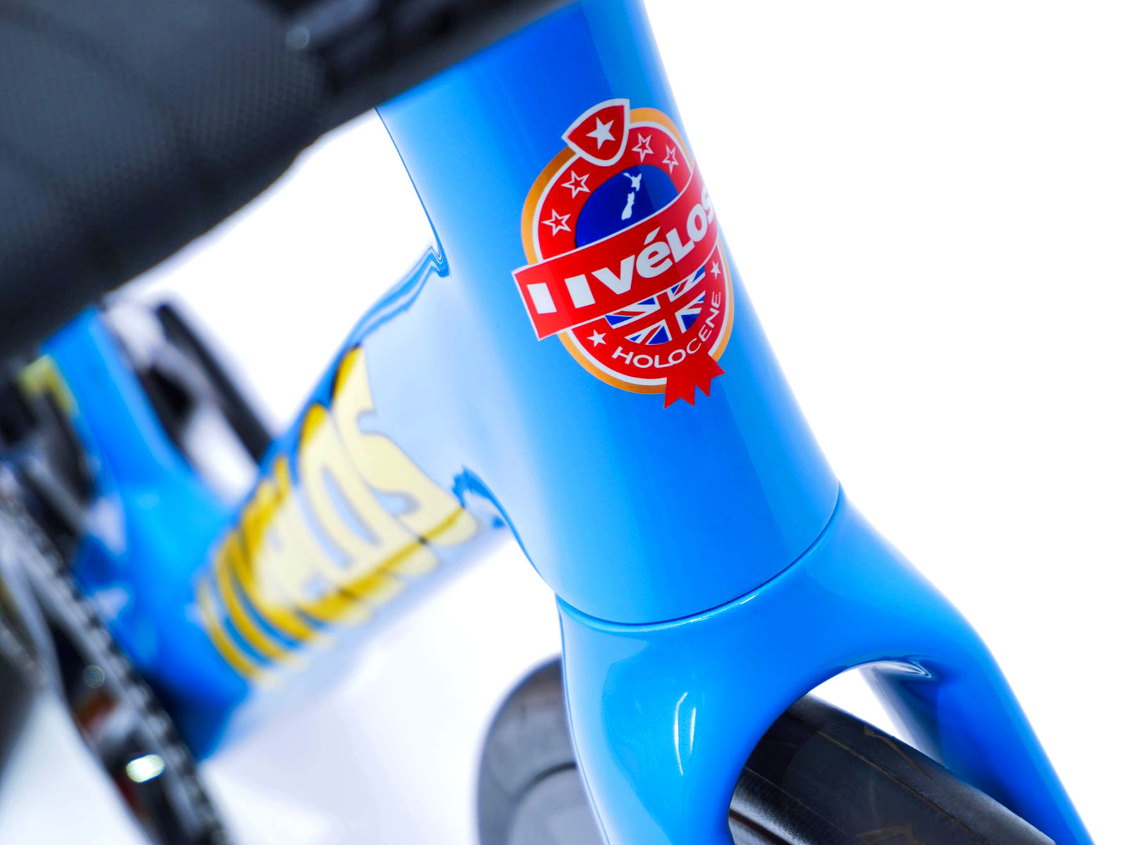 Vélos Holocene recycled carbon superbike, 100% post-consumer reclaimed carbon fiber aero road bike, made in New Zealand, headtube detail