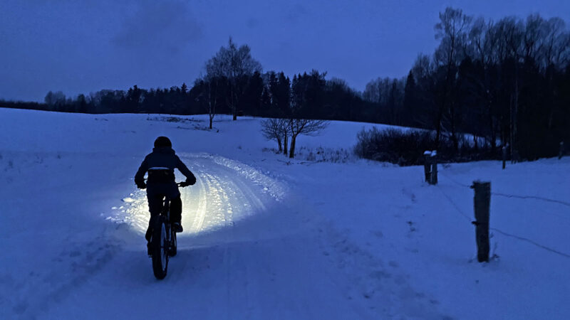 Borealis Crestone fatbike Review: benchmark lightweight carbon fat bike long-term test, night ride