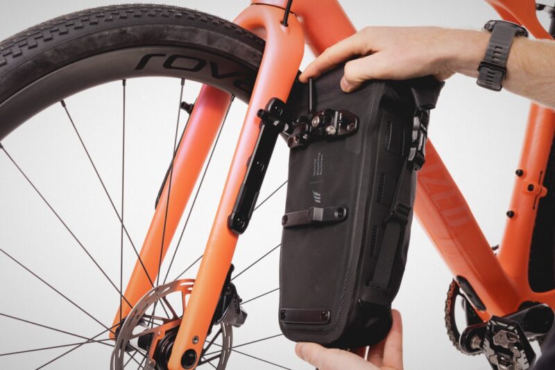 Tailfin fork pack mount
