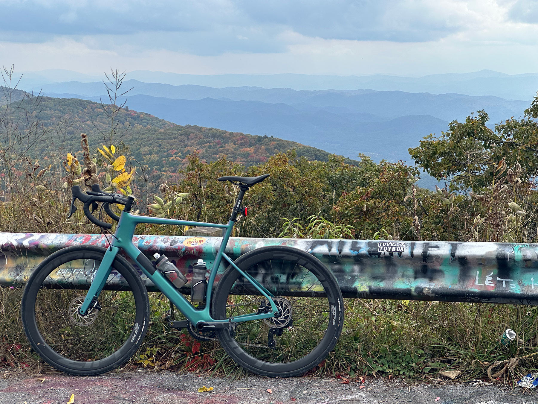 lauf uthald road bike with mountains in the background