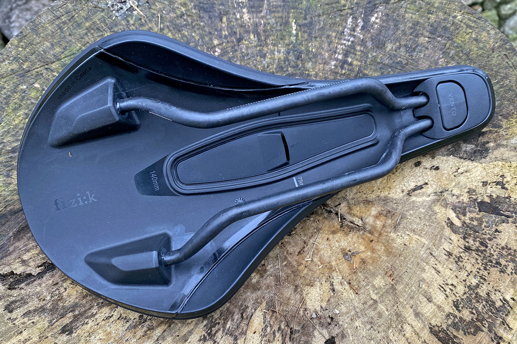 Fizik Vento Argo X1 off-road gravel racing saddle Review, new carbon rails upgrade, underside
