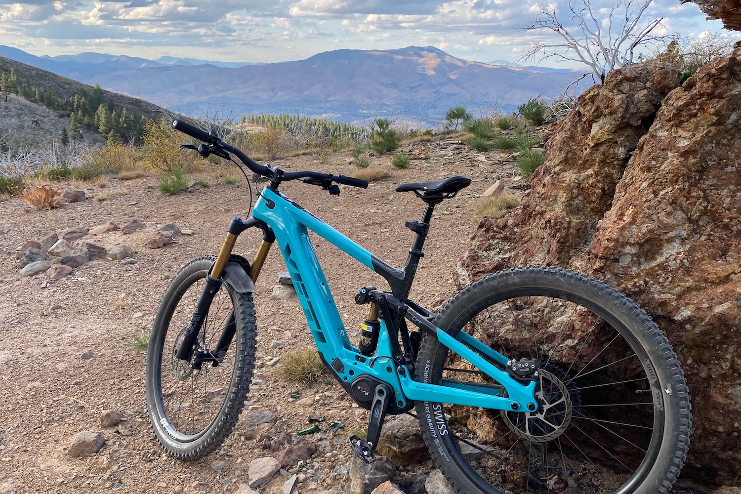 The Yeti LTe with the RockShox Reverb AXS dropper post