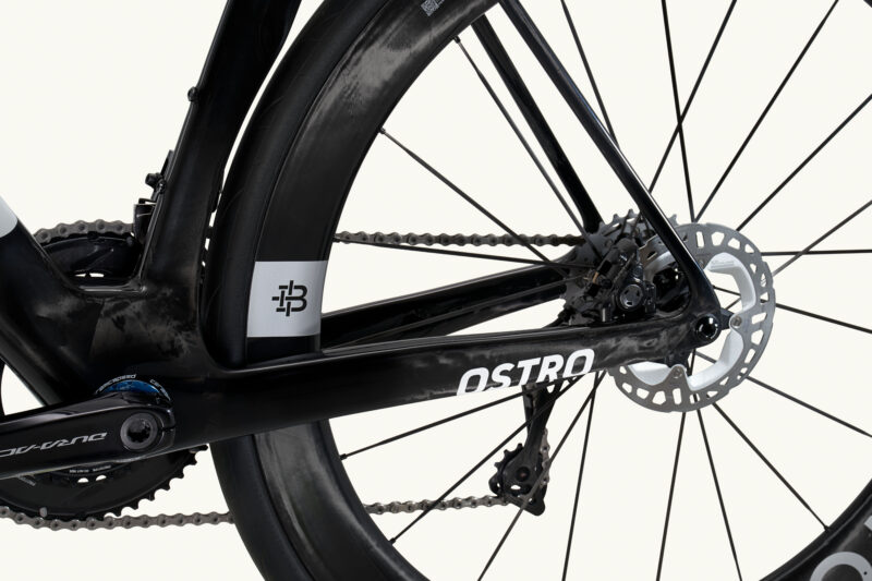 ostro_2024_Team Blue_detail_chain stay