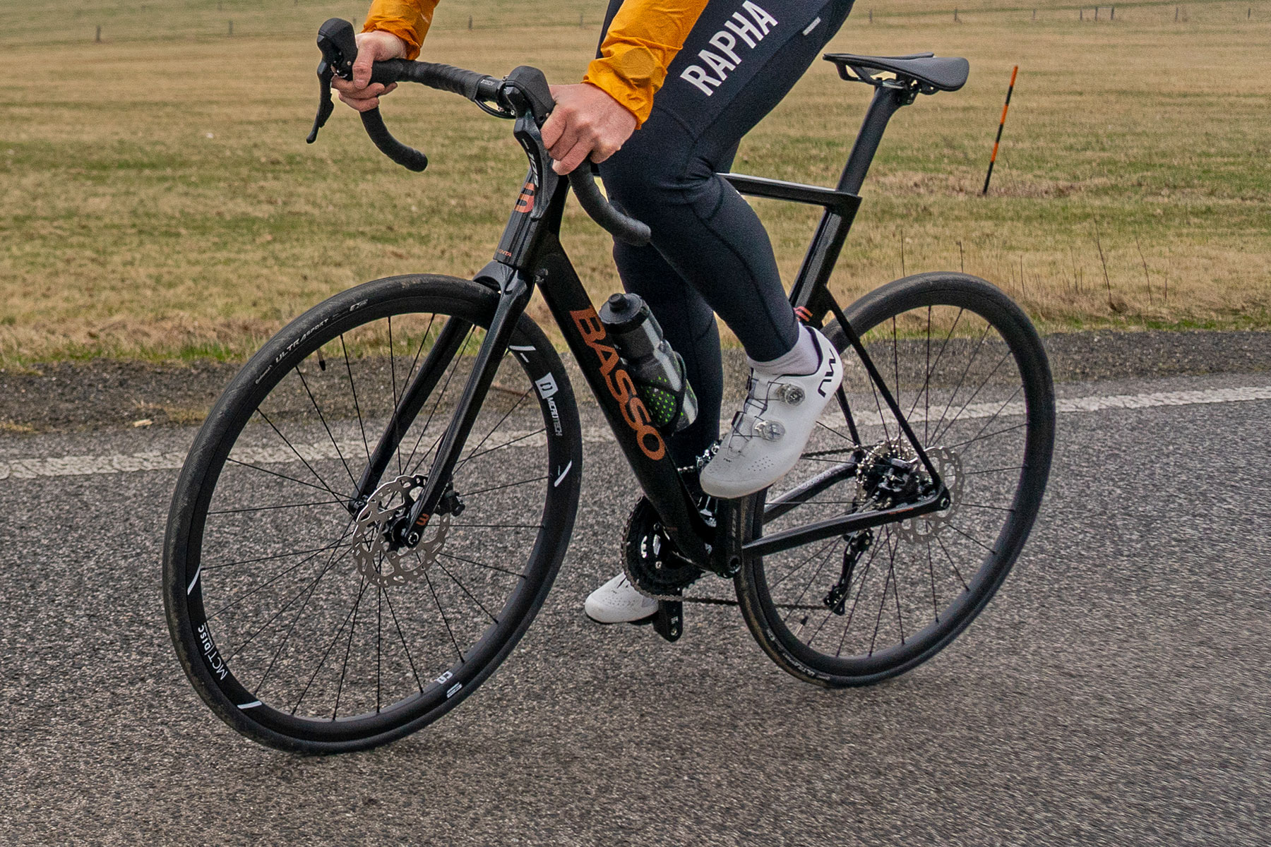 2024 Basso Venta R affordable Italian integrated aero carbon all-road bike Review, roads up close