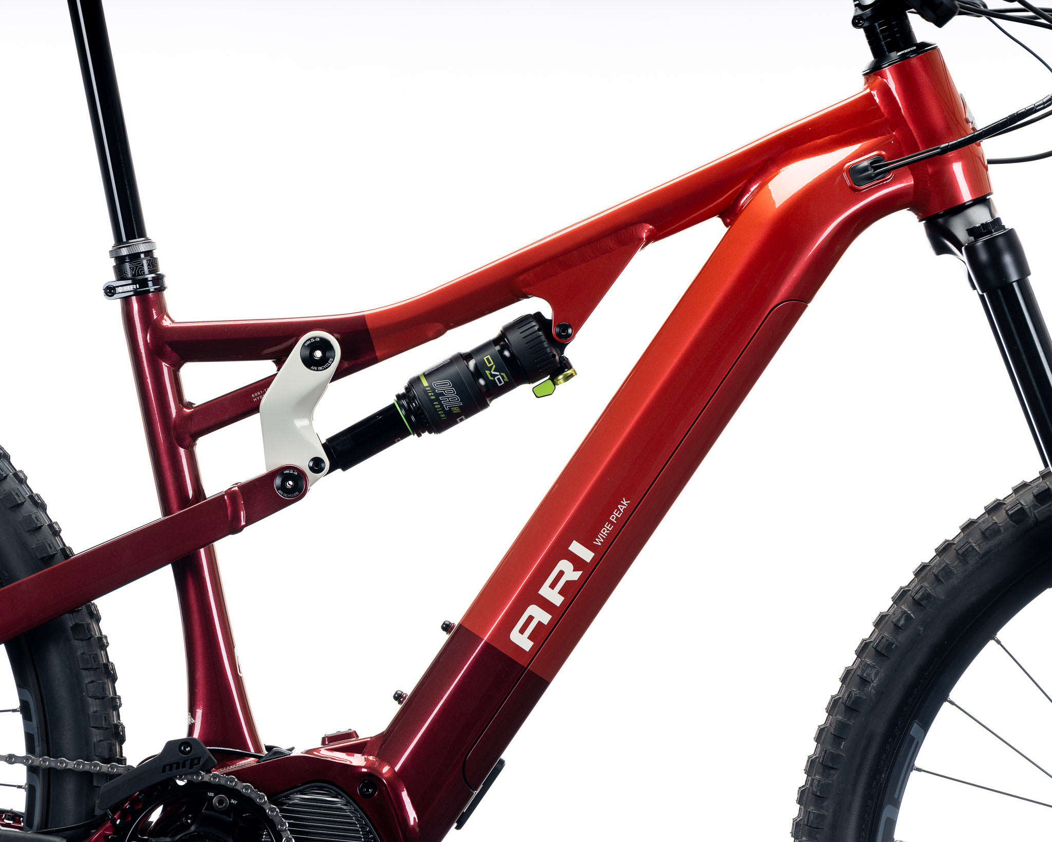 closeup details of 2024 ari wire peak e-MTB