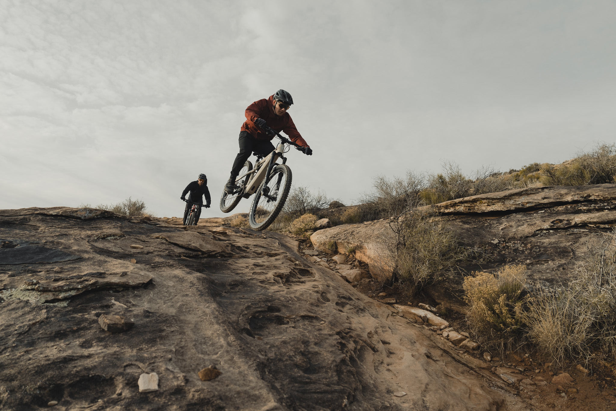 ari wire peak v2 trail all mountain e-MTB shown climbing jumping down singletrack
