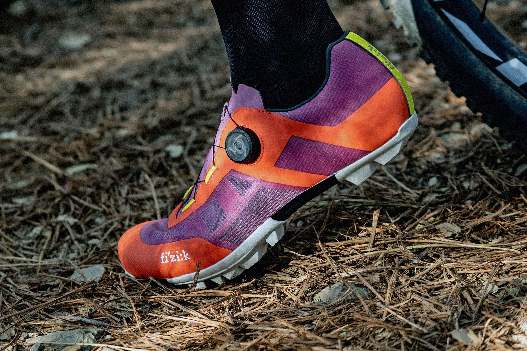 Fizik Venta Proxy simple flashy mid-tier Boa off-road racing shoes, gravel XC cyclocross race-ready up close