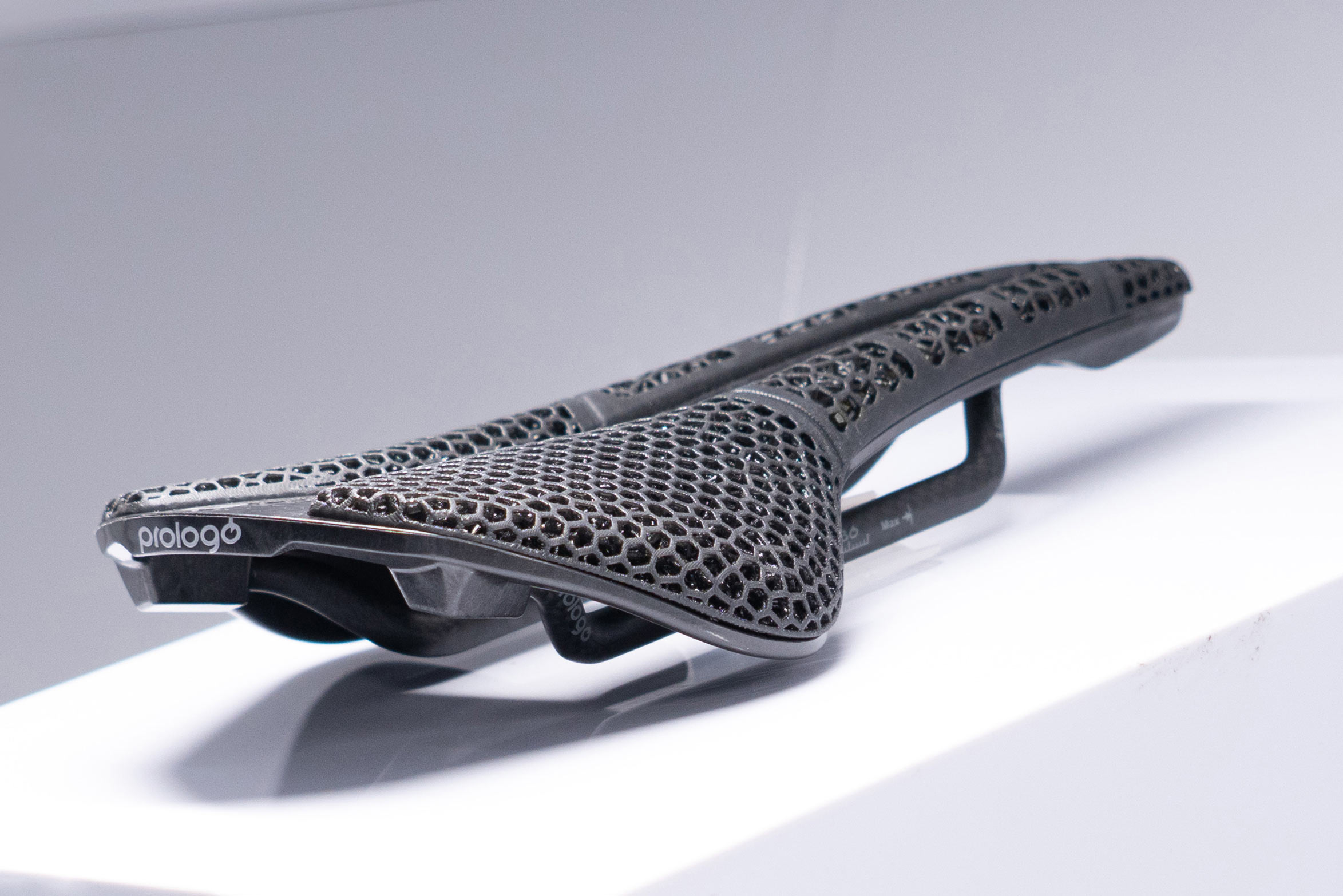 prologo nago r4 3dmss lightweight road saddle