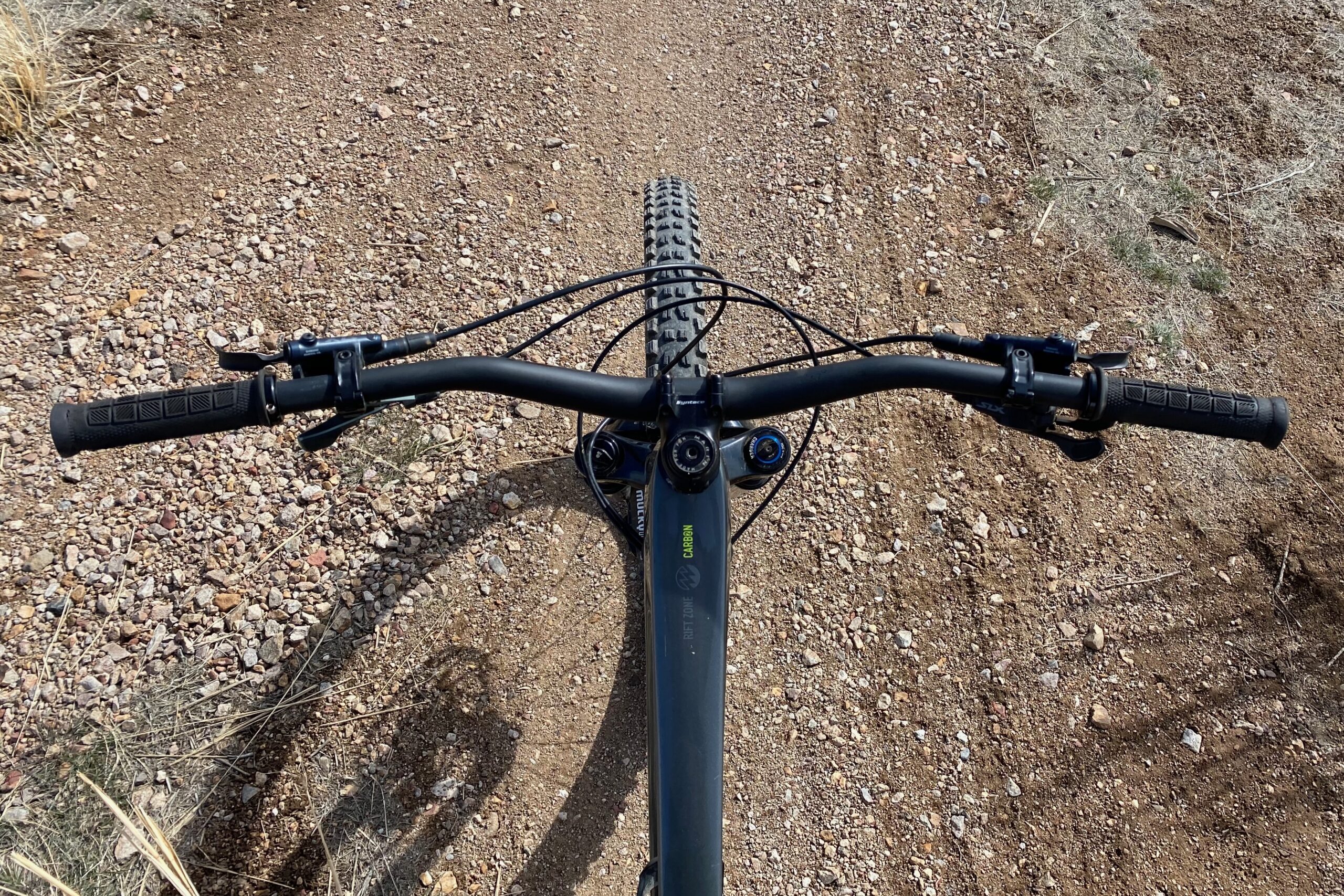 Looking down at the back sweep of the SQlab 30X Carbon handlebar