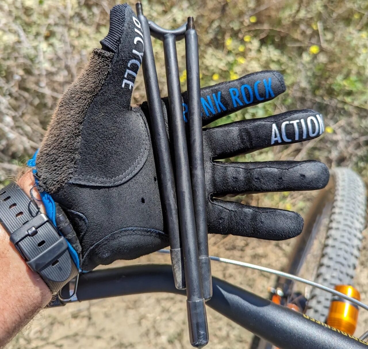 Stinner x MADE Photo Stick apart in hand