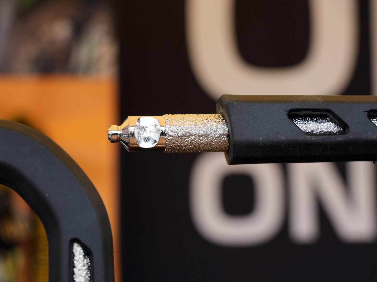 closeup of grinder-proof coating on onguard rock solid u-lock