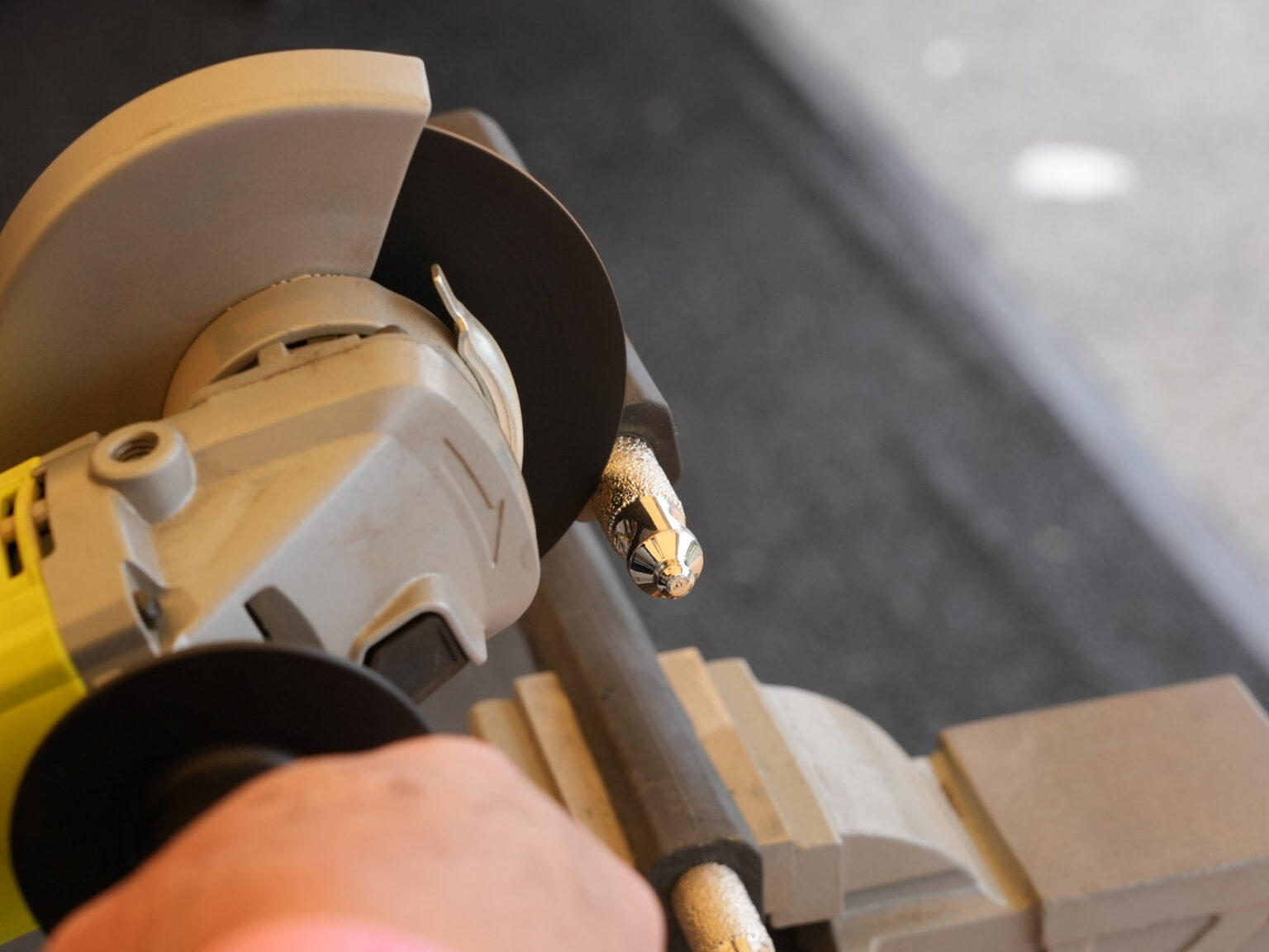 angle grinder trying to cut through the onguard rock solid u-lock
