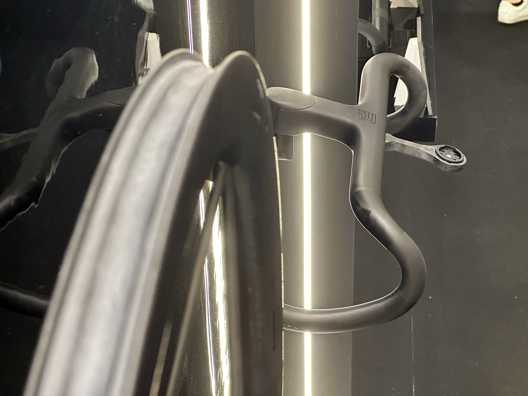 blktec L8 lightweight one-piece handlebar and stem