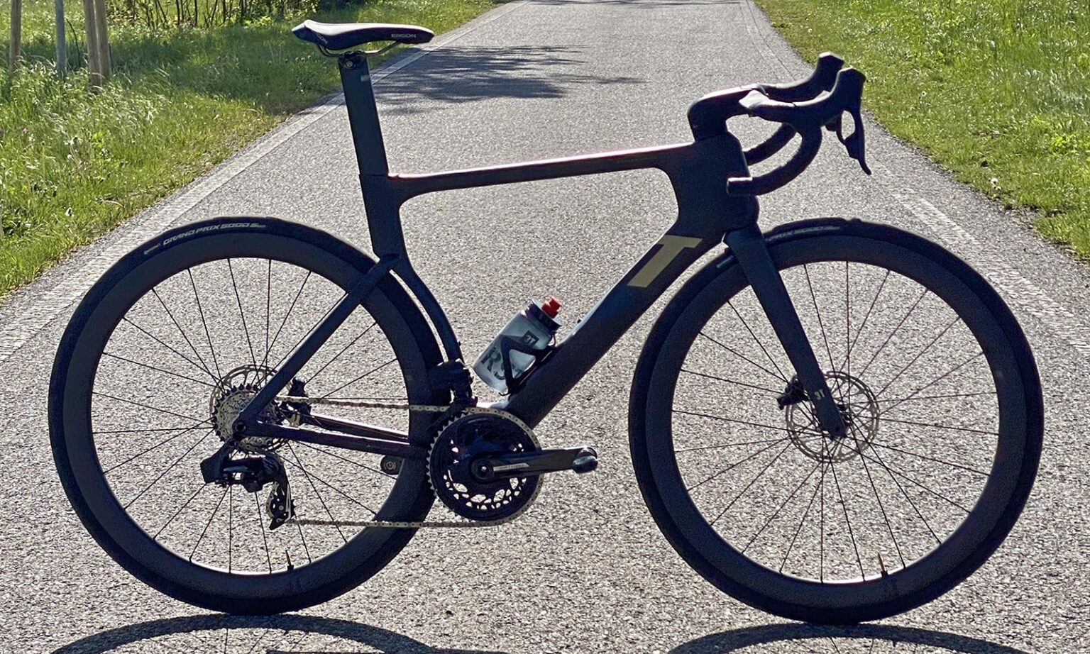 3T Strada Italia all-new fat tire aero carbon road bike made-in-Italy, silhouette