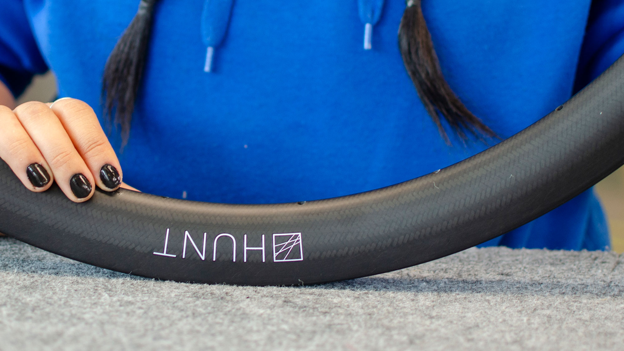 Hunt Sustain 42 Carbon Disc affordable recycled carbon wheels made more sustainable in Europe, rim weave detail