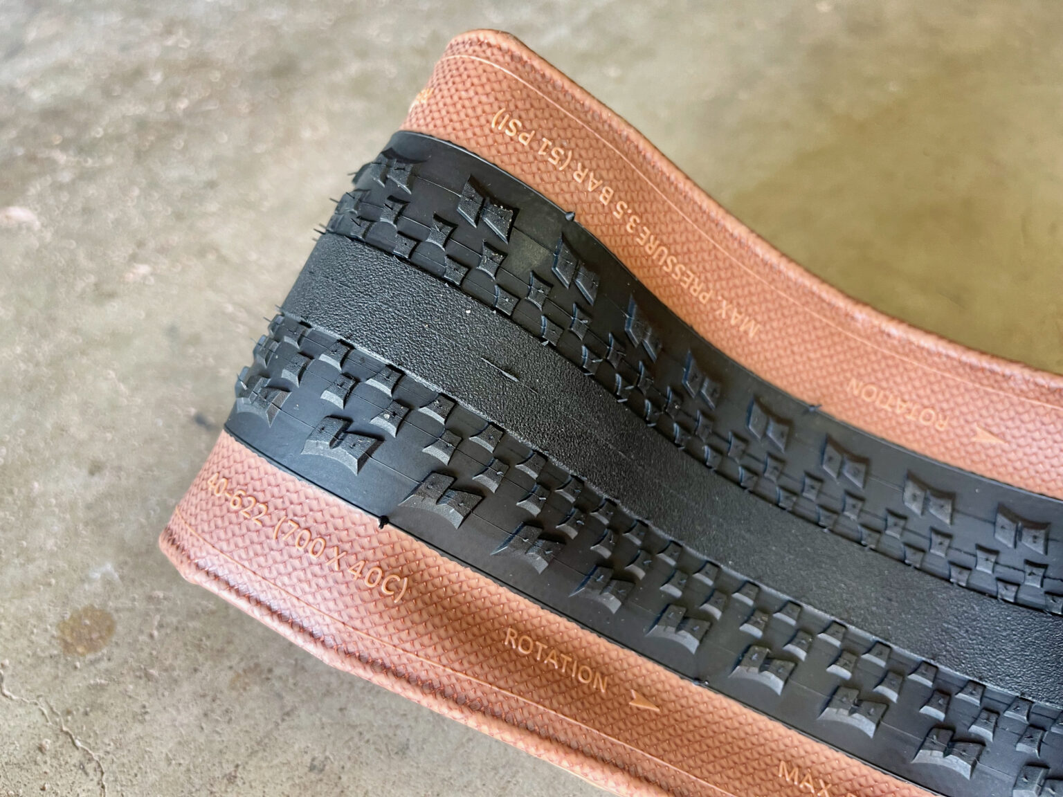 Hutchinson Caracal gravel tire under