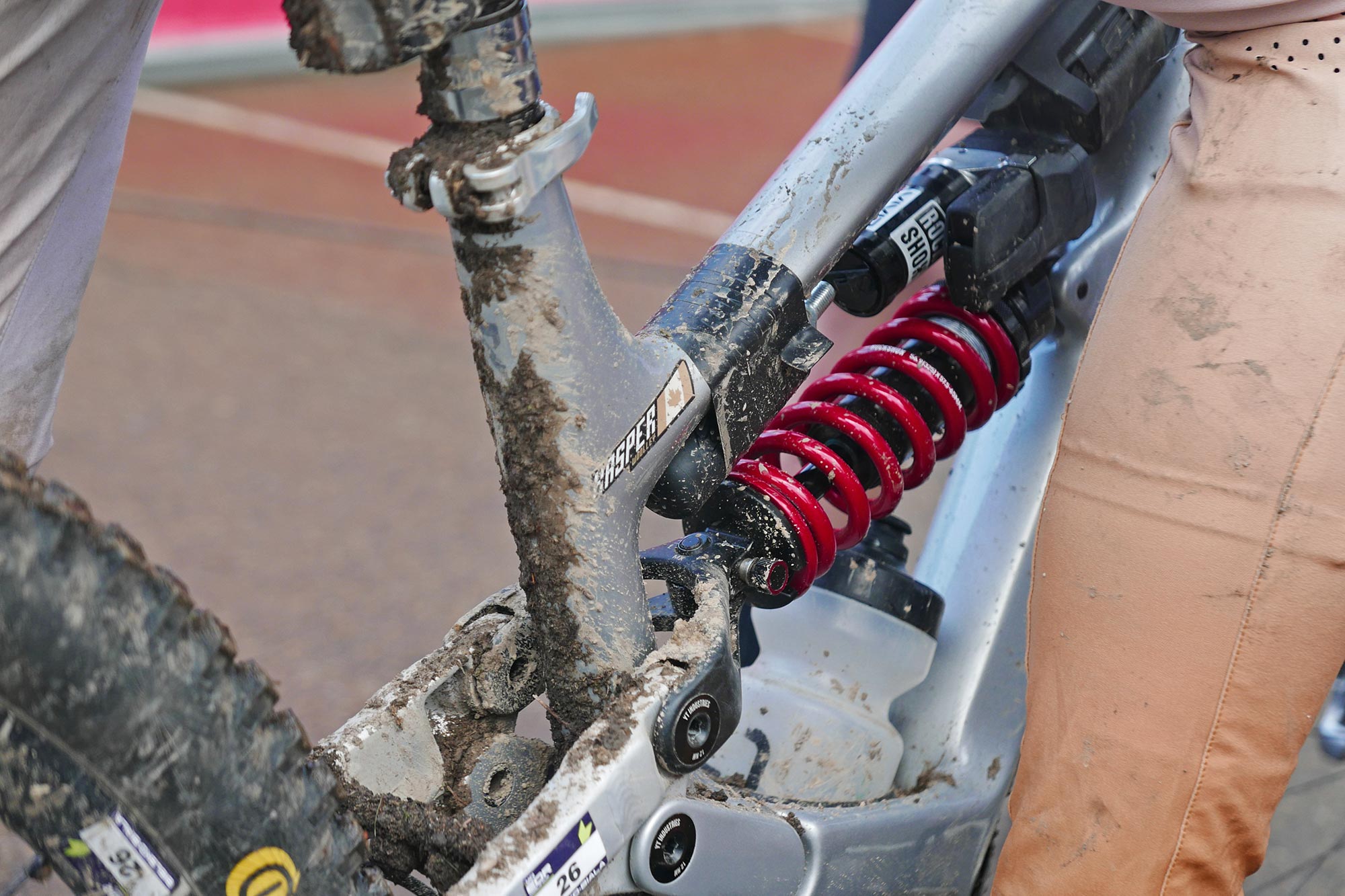 RockShox Vivid Flight Attendant Enduro automatic electronic control gravity mountain bike suspension BlackBox prototype, Vivid Coil up close