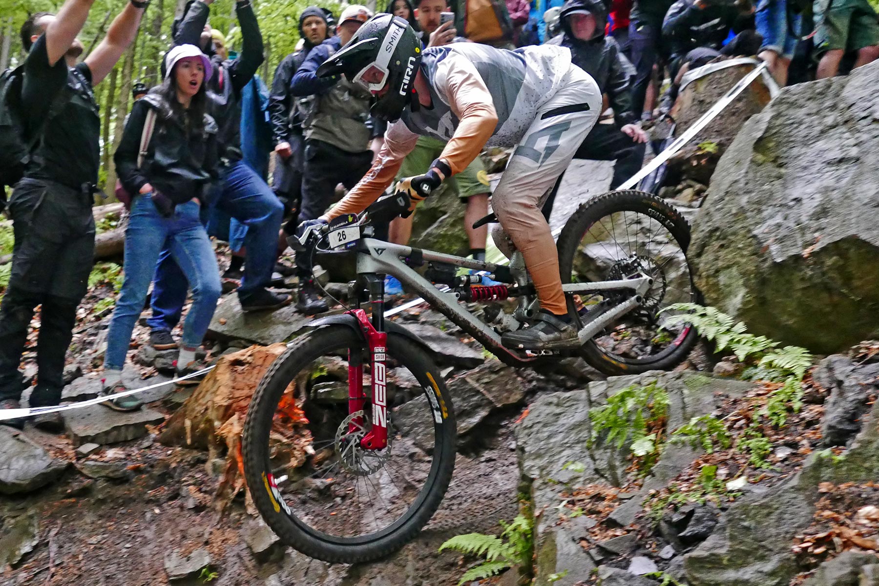 RockShox Vivid Flight Attendant Enduro automatic electronic control gravity mountain bike suspension BlackBox prototype, YT Mob racing Bielsko-Biala