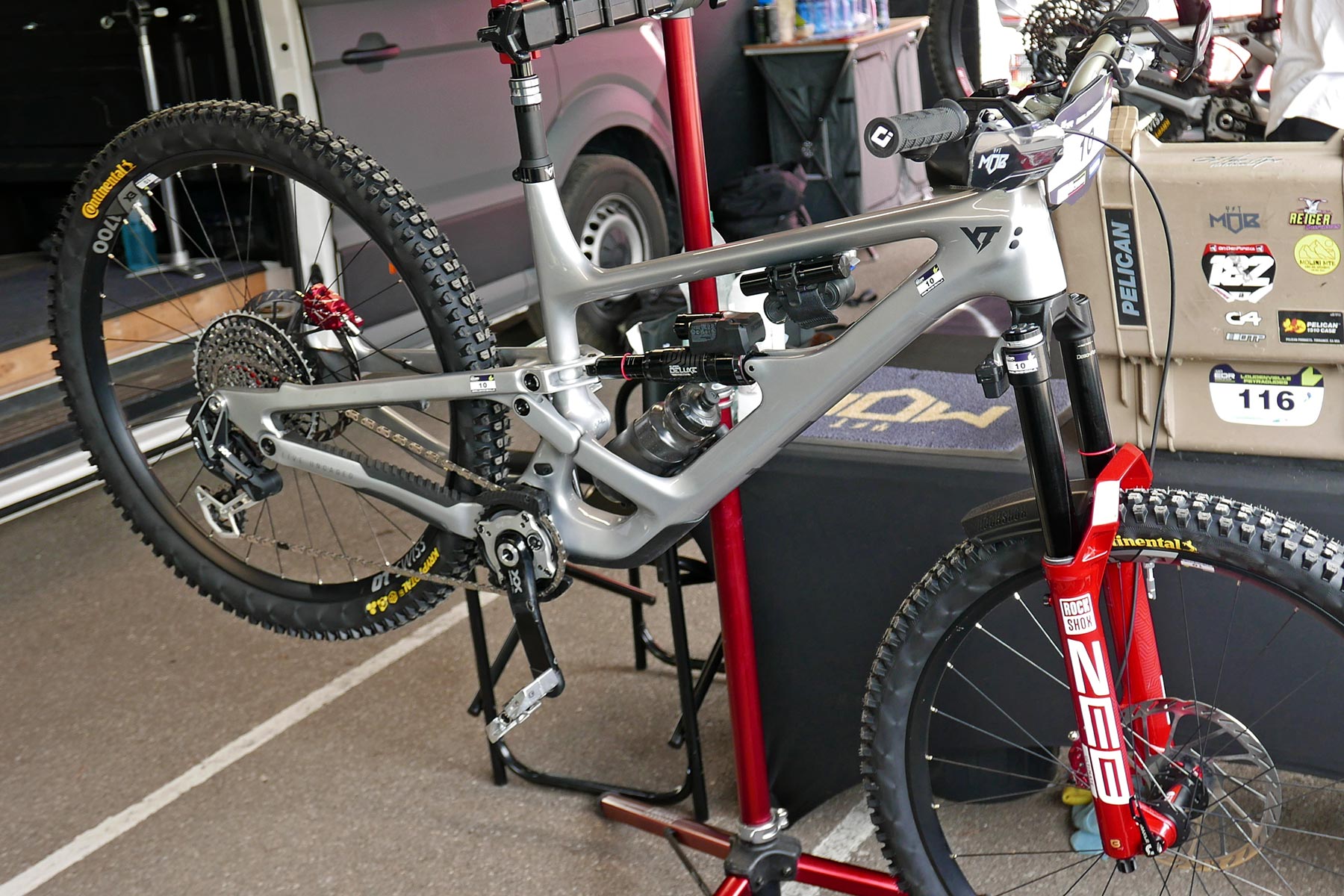 RockShox Vivid Flight Attendant Enduro automatic electronic control gravity mountain bike suspension BlackBox prototype, YT Mob bike