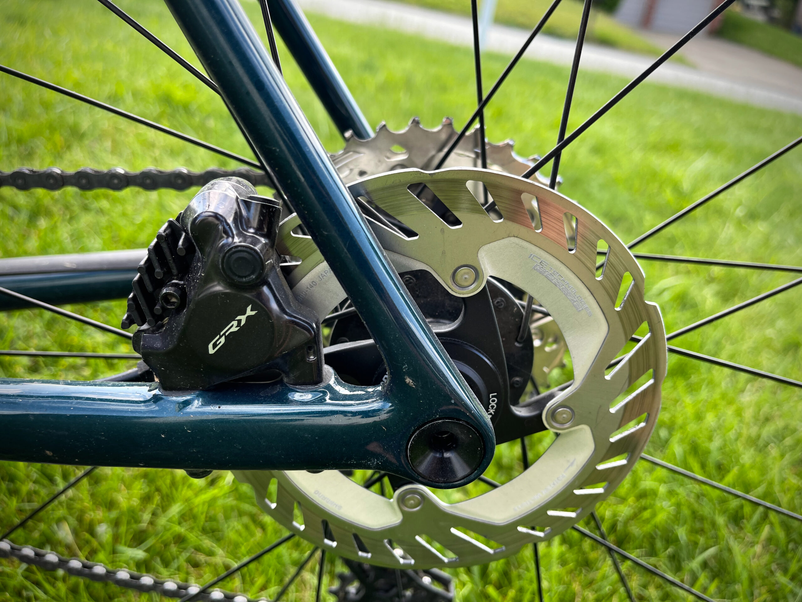 Shimano GRX Di2 12-speed Review brakeset