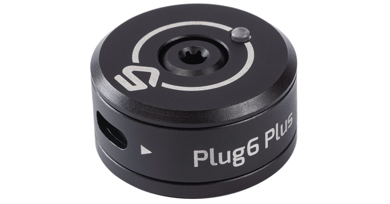 Tout Terrain Cinq Plug Plug6 Plus close up
