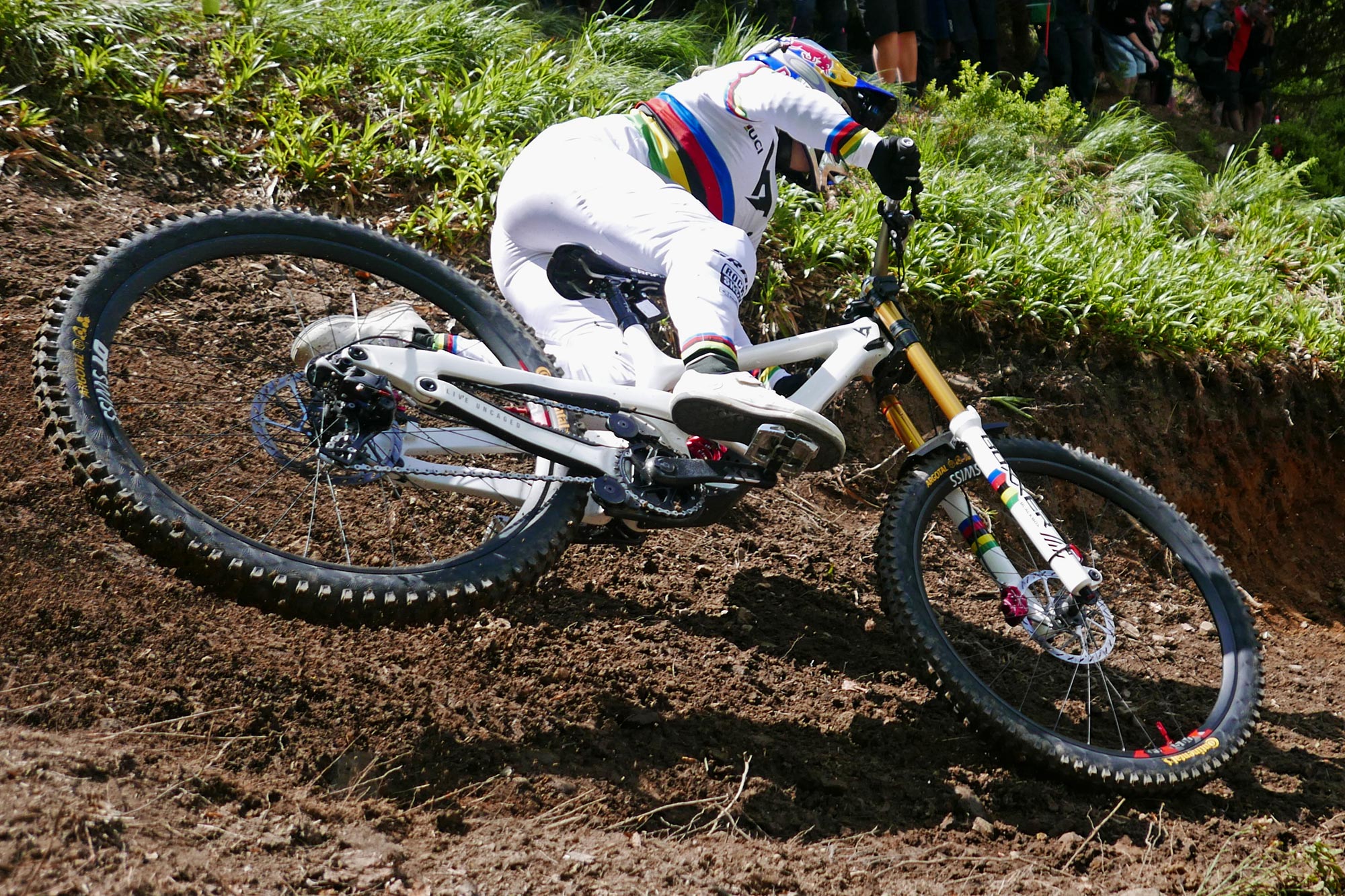 YT Tues carbon downhill bike of DH World Champion Vali Hoell, Valentina Höll, prototype RockShox BlackBox Flight Attendant suspension, full send wipe out