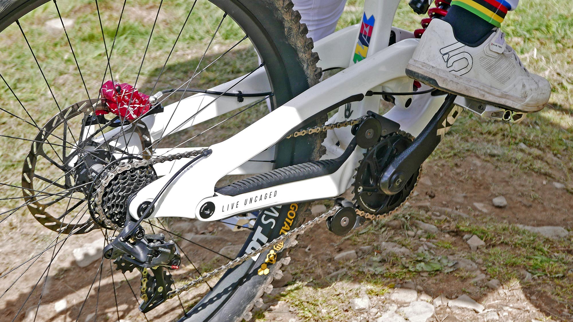 YT Tues DH bike of World Champ Vali Höll, RockShox BlackBox prototype Flight Attendant suspension, X01 DH drivetrain with Quarq powermeter sensor