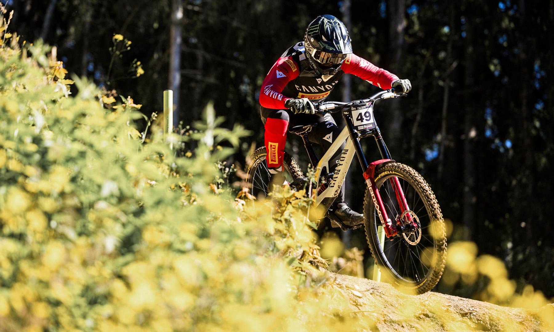 Dainese D-Air Bike Prototype DH airbag inflated chest back neck protector, UCI Downhill World Cup Les Gets practice run riding
