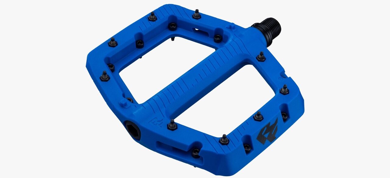 Race Face New Chester Pedal blue side shot