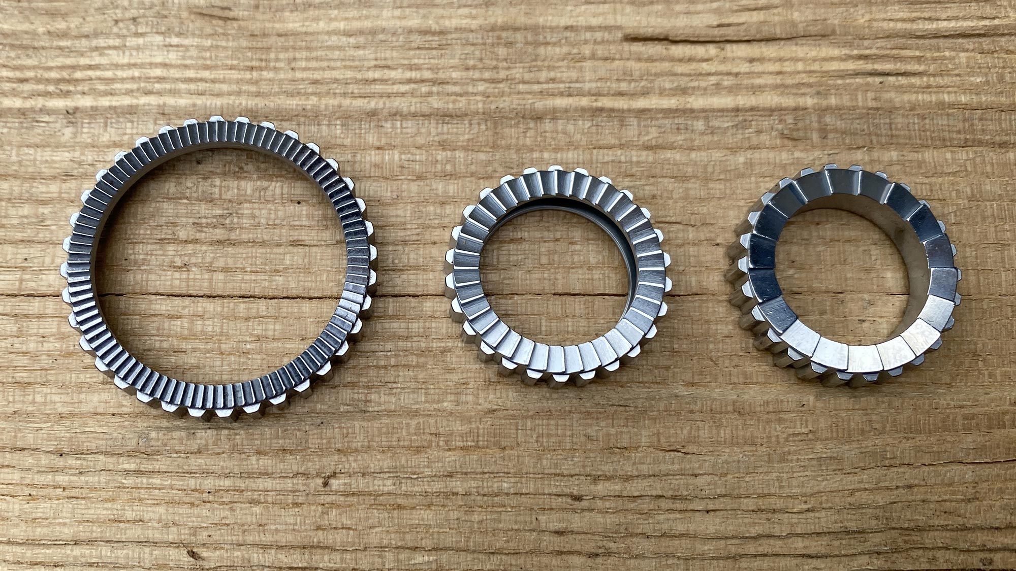 DT Swiss 240 Ratchet DEG fast engagement MTB hub, 90T vs. 36T vs. 18T ratchets