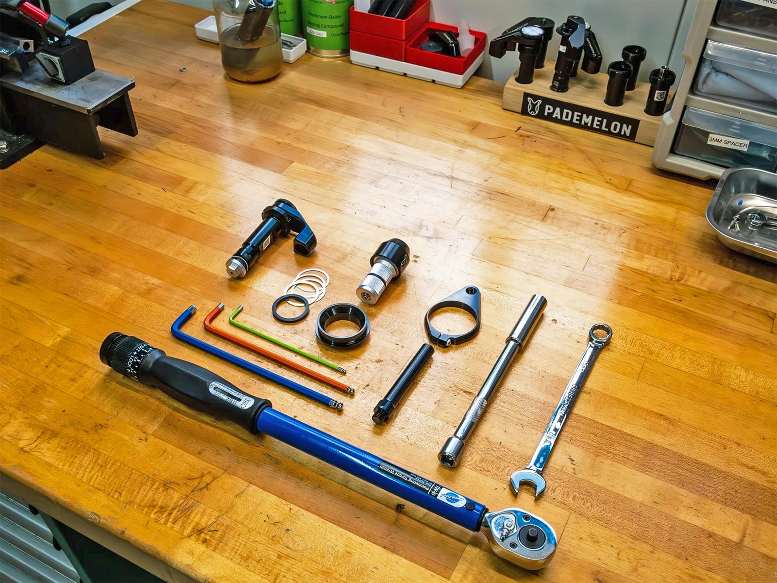 Pademelon CS.1 adjustable hydraulic steering damper, installation tools
