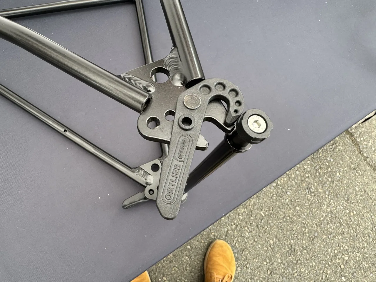 New 2025 Ortlieb Bags Rear thru Axle M6 Connector in action