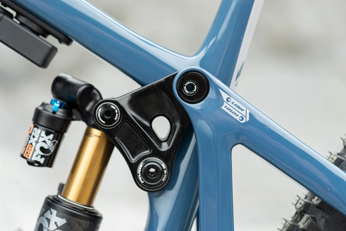 2025 Pivot Shuttle LT, flip chip