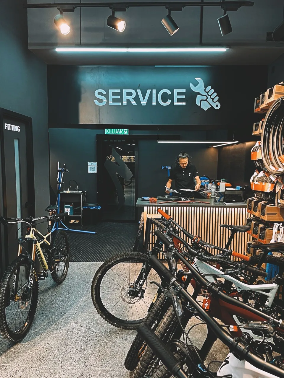 Specialized Bikes Reduce, Reuse, ReSpecialized service