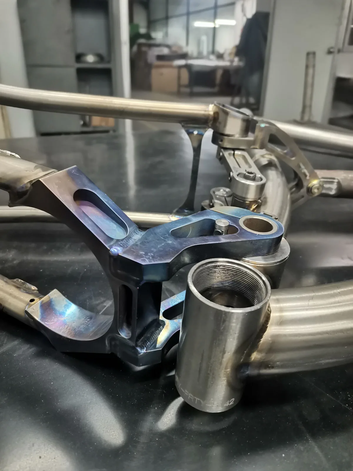 Curve Engineering B142, chainstay yoke