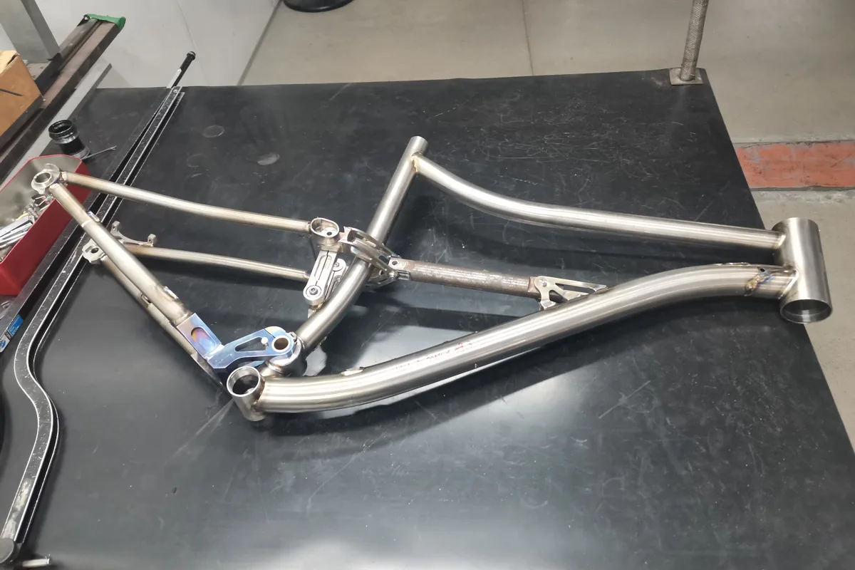 Curve Engineering B142, frame in production