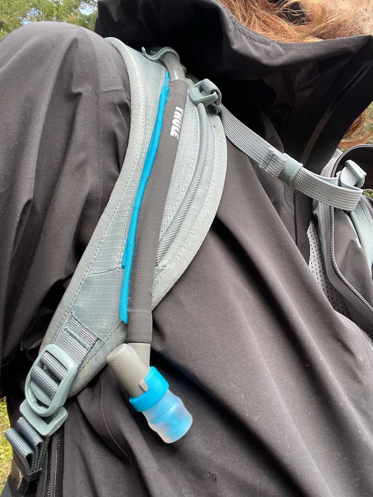 Thule AllTrail 10L hydration pack, ReTrakt straw magnet