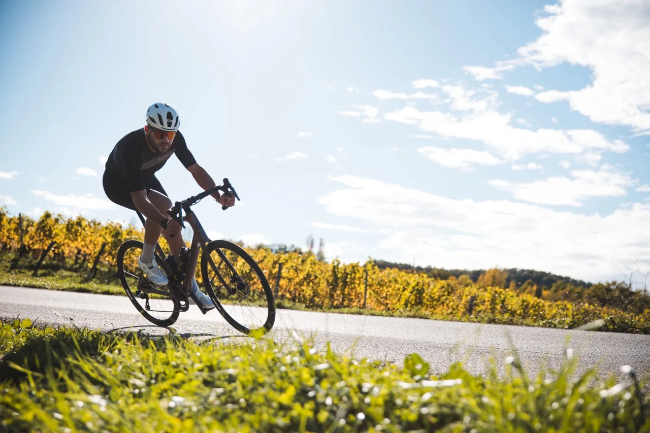 Mavic Comete SL Mips Helmet turning
