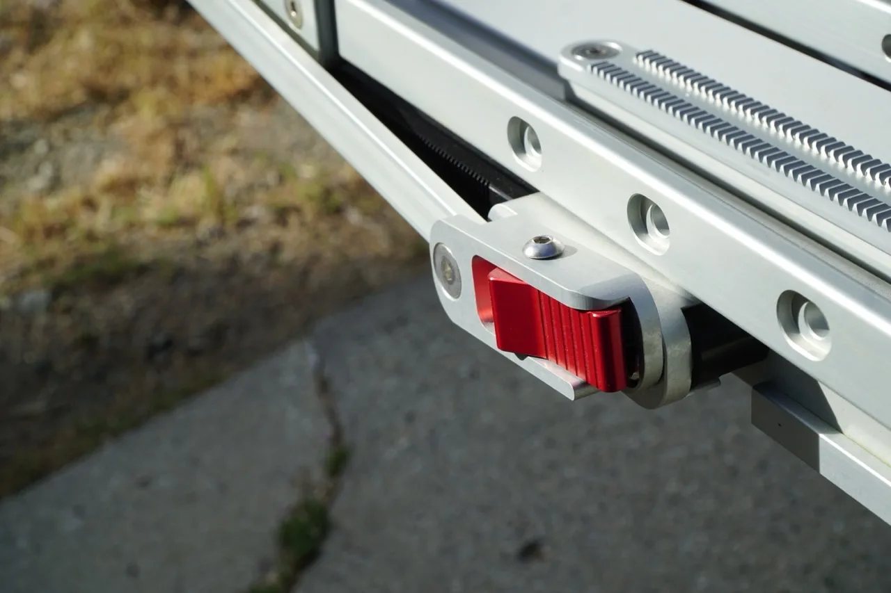Ron's Editor's Choice Awards 1UP USA Super Duty Hitch Rack one handed mode