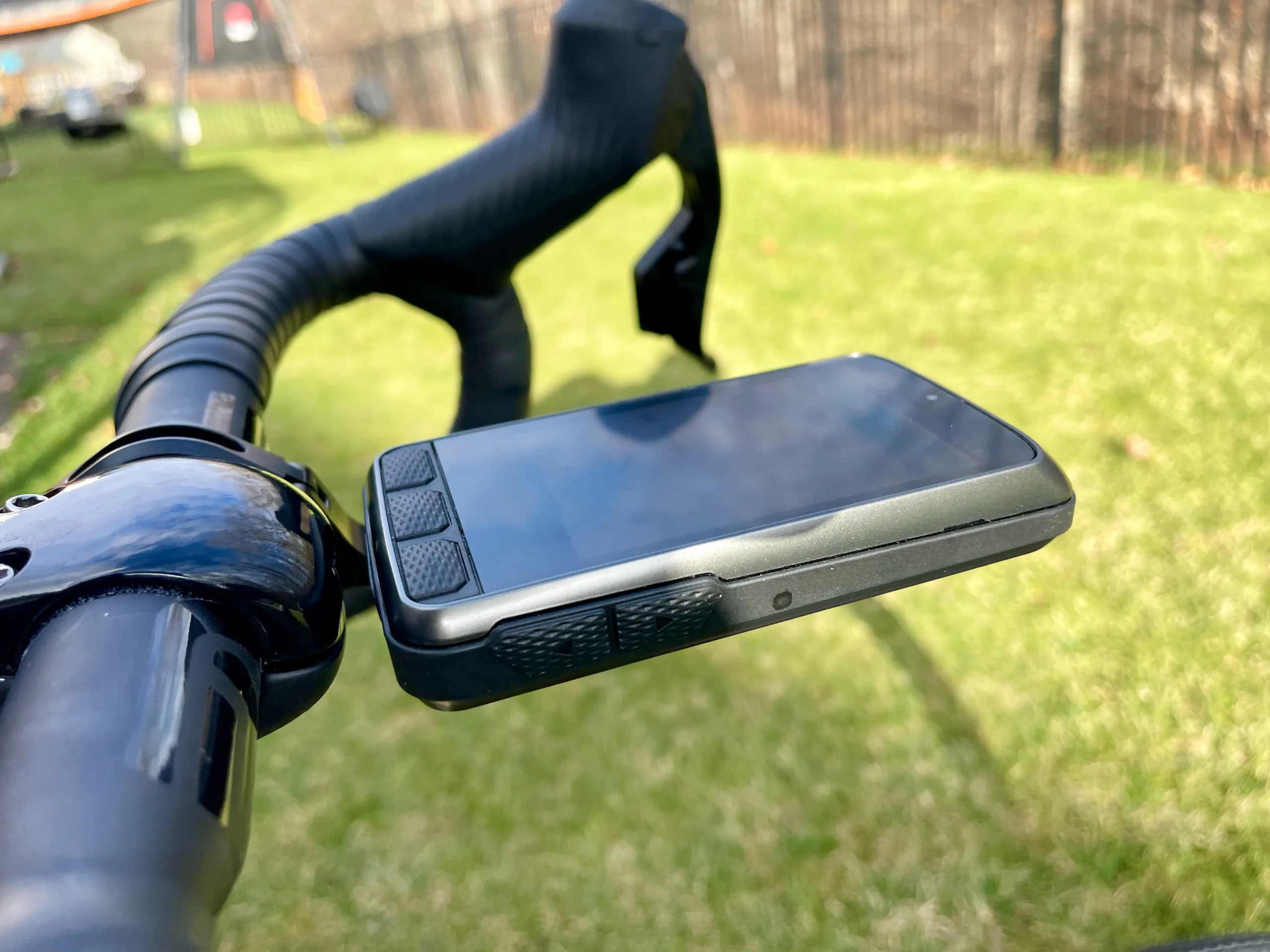 Wahoo ELEMNT ACE side on bike