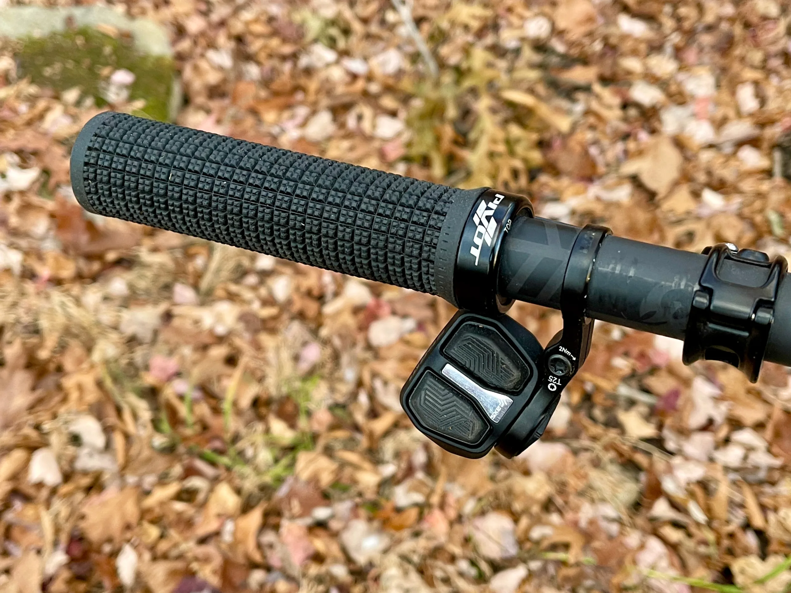 Pivot Mach 4 SL Flight Attendant Review dropper control
